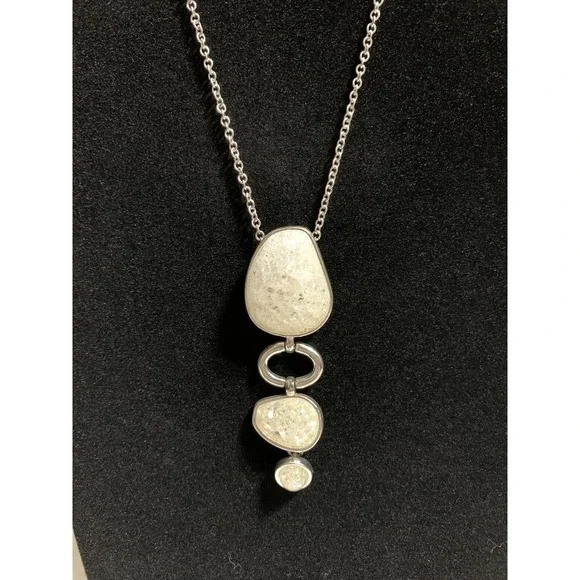 VINTAGE Avon SAQ Clear Crackle Glass Pendant Necklace & Earrings Set - Picture 2 of 4